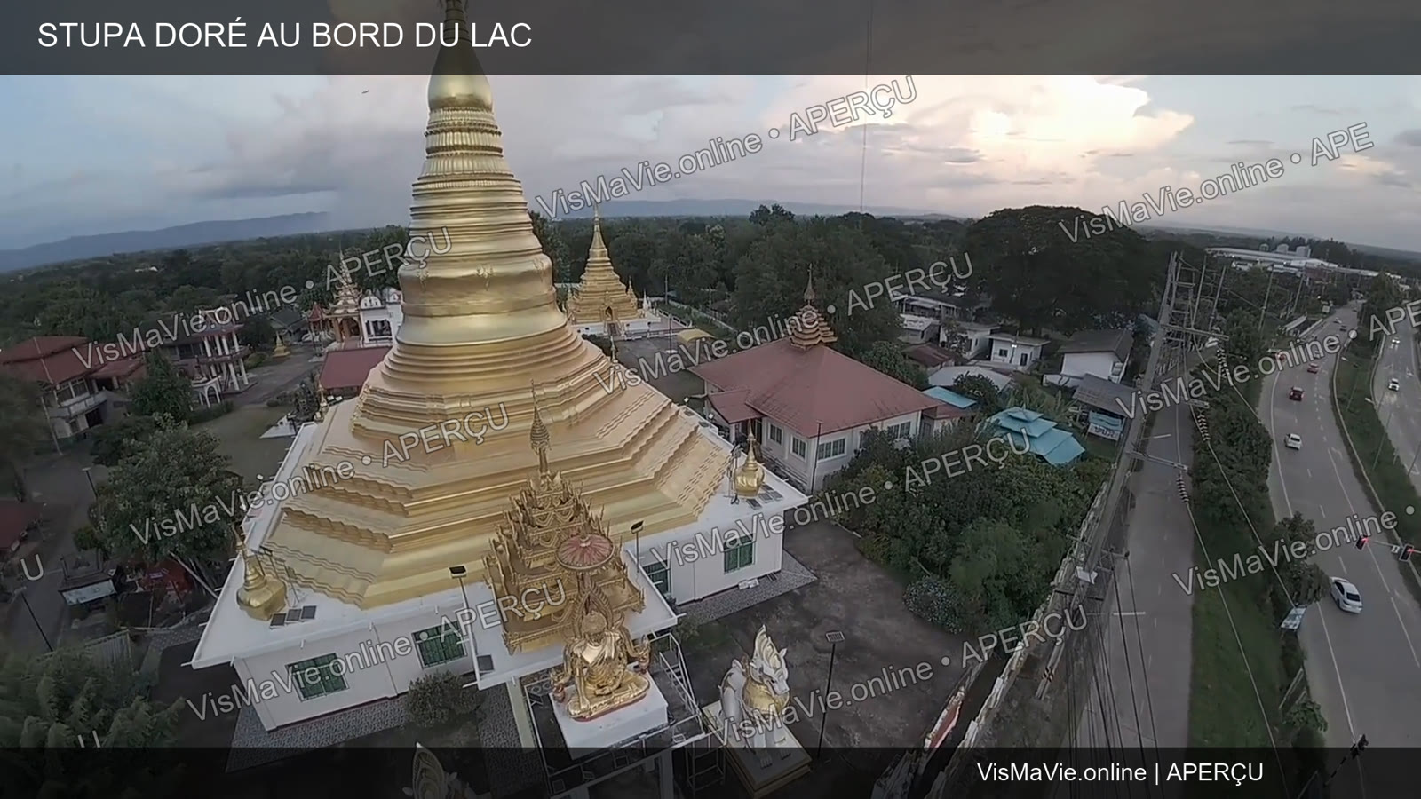 Thaïlande — Stupa doré au bord du lac | Film HD + 5 photos – Image 2