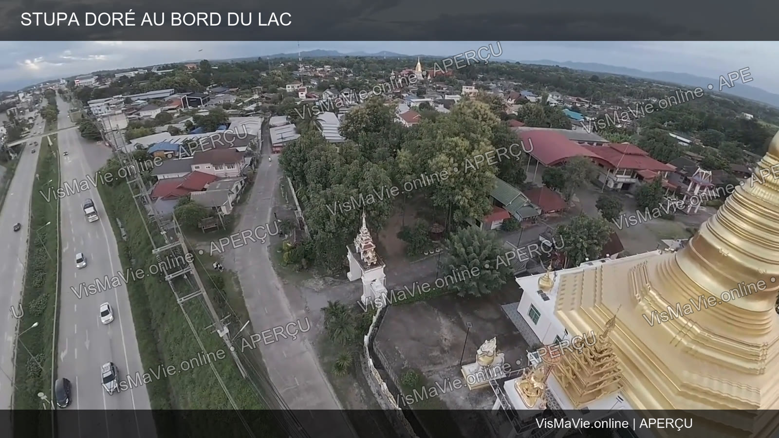 Thaïlande — Stupa doré au bord du lac | Film HD + 5 photos – Image 5